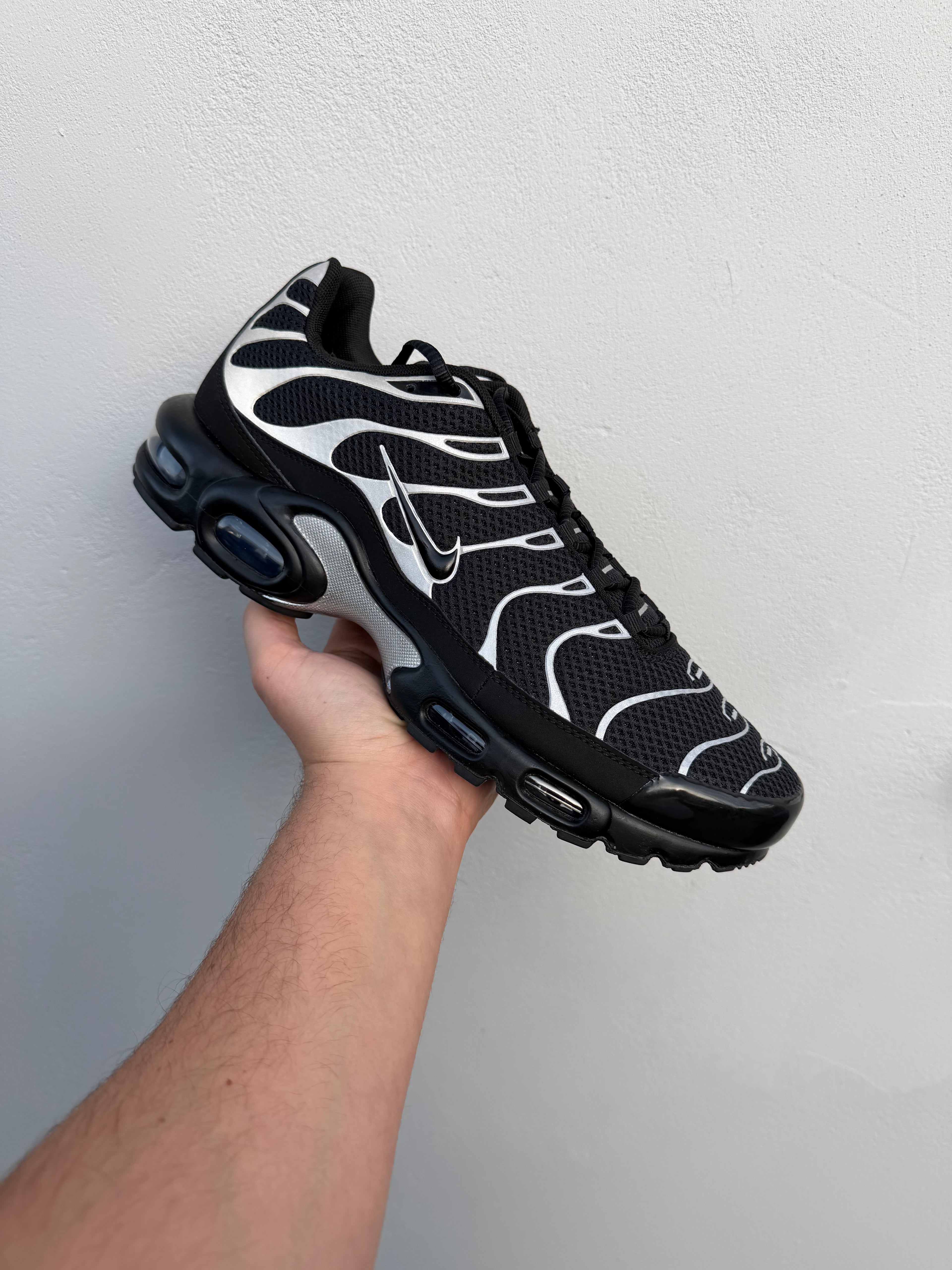 BLACK METALLIC SILVER